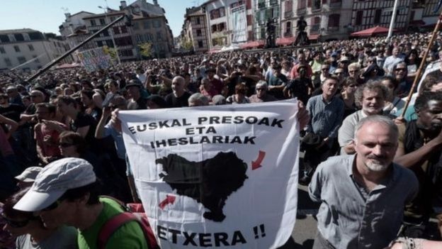 Hala bağımsızlık arzusunun çok büyük olduğu Bask bölgesinde silahlı mücadelenin sona erişinde Bask toplumu içinden gelen baskının büyük payı oldu