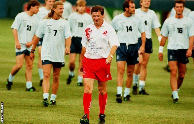 Roy Hodgson at a Switzerland training session at USA 94
