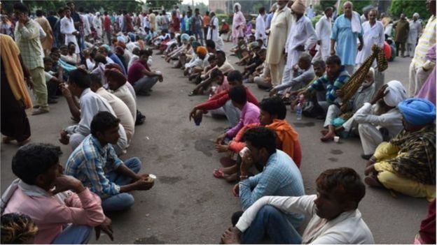 Seguidores de guru condenado por estupro