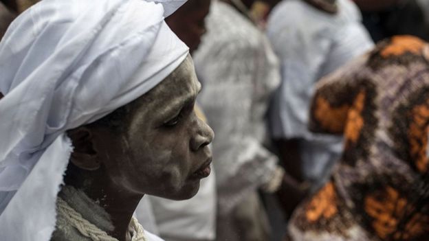 வாக்காளர் பட்டியலில் பேரை சேர்க்க மூன்று நாட்களாக வரிசையில் காத்திருந்த மக்கள்