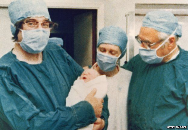 IVF pioneers Robert Edwards (L) and Patrick Steptoe (R) pose with Louise following her birth