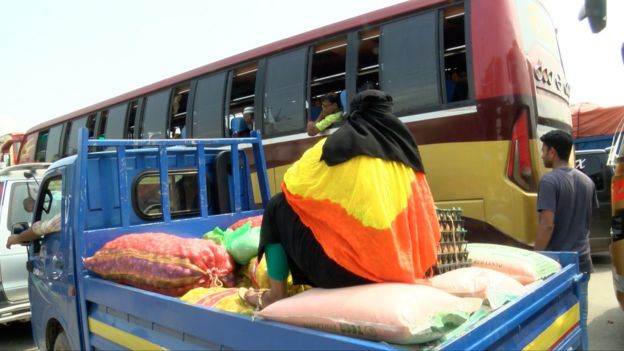 জরুরি প্রয়োজন থাকলেও যথাসময়ে গন্তব্যে যেতে পারছেন না সাধারণ মানুষ।