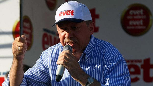 Dönemin başbakanı Recep Tayyip Erdoğan referandum kampanyası kapsamında 29 Ağustos 2010'da Ankara'da konuşuyor.