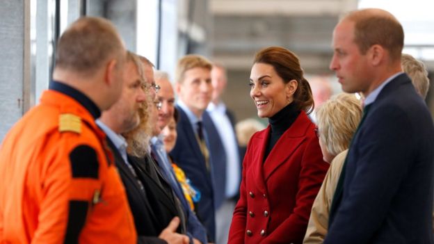 Prince William And Kate Revisit Former Home Of Anglesey Bbc News
