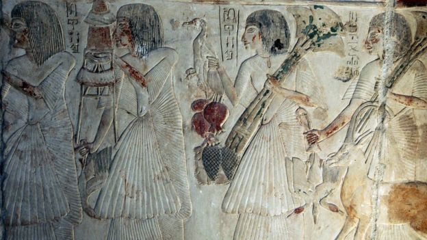 نقوش لسيدات من مصر القديمة