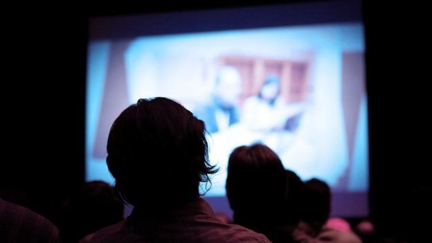 கொரோனா வைரஸ்: அரிசி முதல் 50 லட்சம் பணம், ரஜினி முதல் ஹரீஷ் கல்யாண் - துயர் துடைத்த கலைஞர்கள்