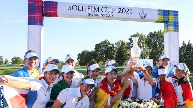 Team Europe celebrate with the Solheim Cup