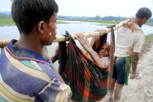 Pengungsian besar-besaran ini terjadi menyusul aksi kekerasan yang melibatkan aparat keamanan Myanmar dan kelompok gerilyawan Rohingya. 