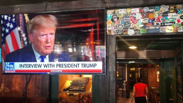 Televisi menayangkan wawancara Fox News dengan Presiden Trump.