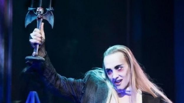 Rocky Horror Show: Record-breaking star's 2,400 performances - BBC News