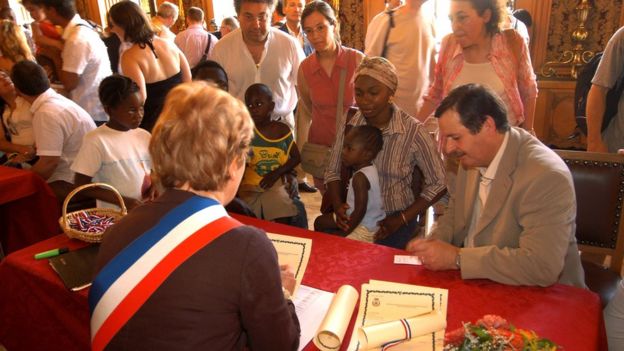 Bautismo republicano en 2006 a niños extranjeros