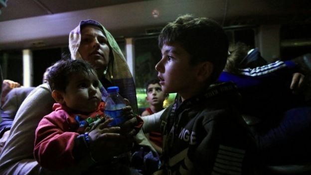 सिरियाबाट भागेर कैयौँ परिवार इराकको कुर्दहरू रहेको क्षेत्रमा पुगेका छन्