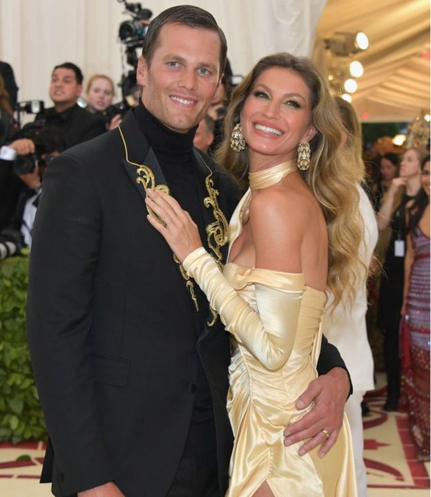 NFL quarterback Tom Brady and his wife, Gisele Bundchen, appear on the red carpet.