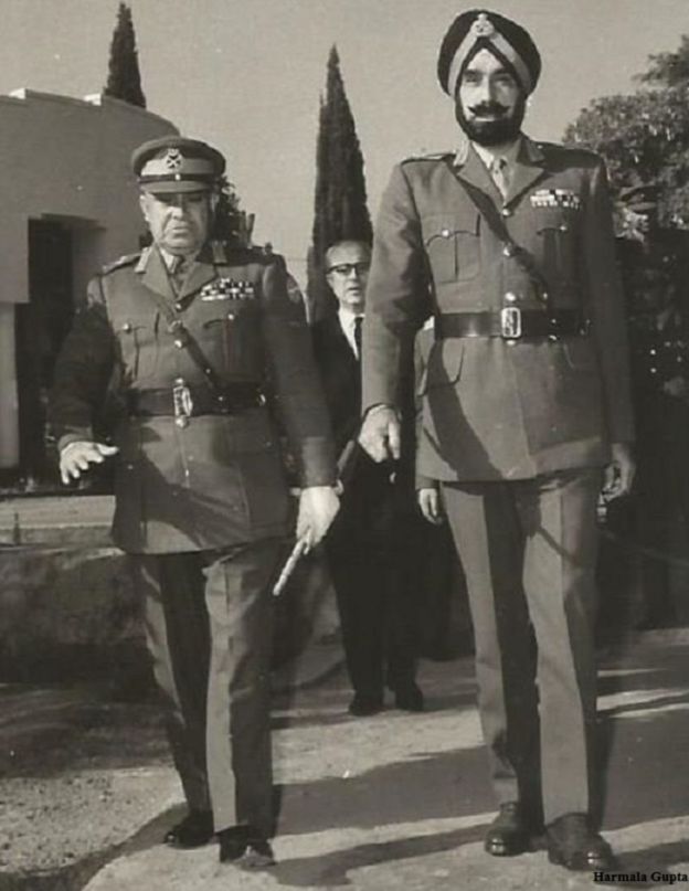 பாகிஸ்தான் லெஃப்டினெண்ட் ஜென்ரல் பக்தியர் ராணாவுடன் ஹர்பக்ஷ் சிங்