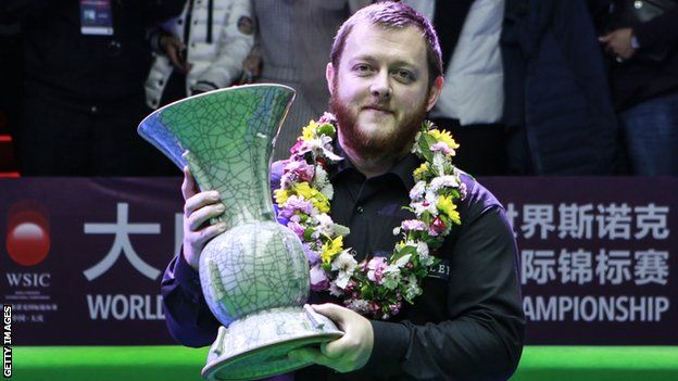 Mark Allen with the 2018 International Championship trophy