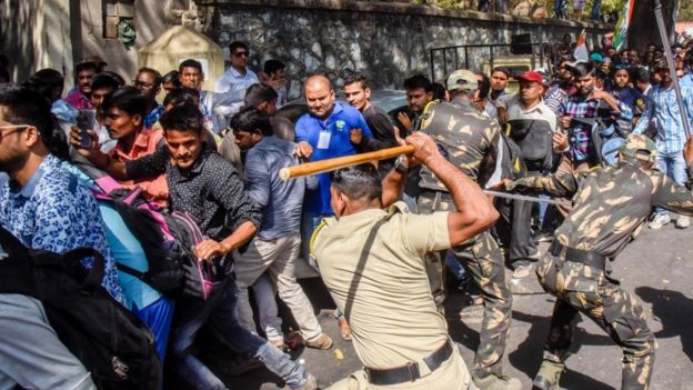পুনে শহরে বধিরদের একটি বিক্ষোভে পুলিশের লাঠিচার্জ।