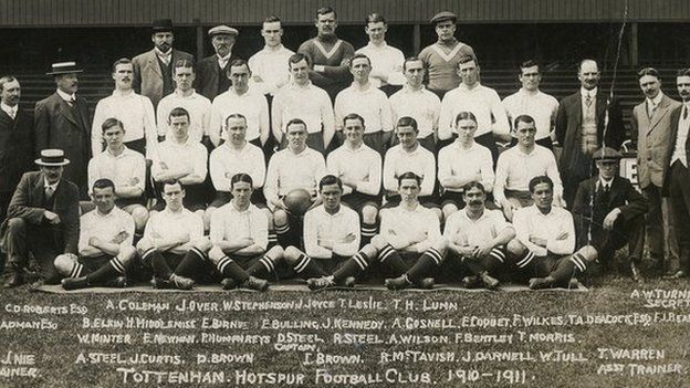 Walter Tull in the 1910-1911 Tottenham Hotspur team photo