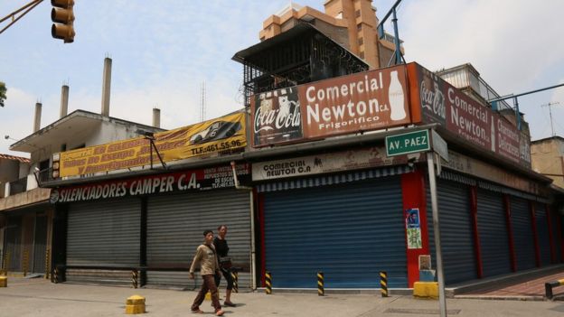 closed stores in caracas