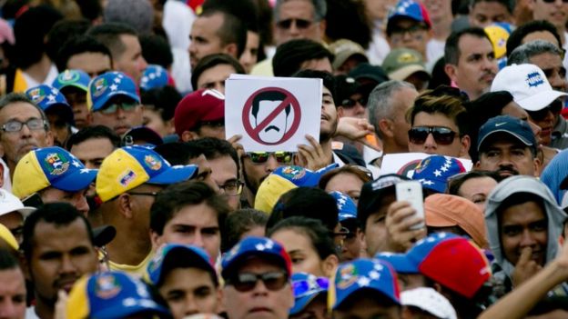Manifestantes en contra del presidente Nicolás Maduro en Caracas