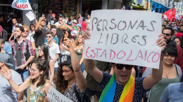 Miles reclaman la laicidad del Estado durante la campaÃ±a electoral de Costa Rica.