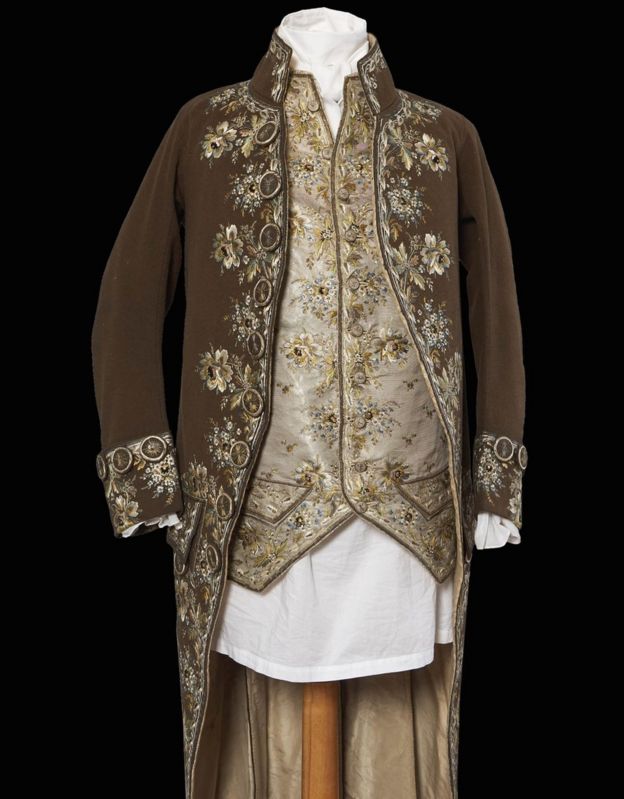 Historical clothing from 14 museums displayed online - BBC News