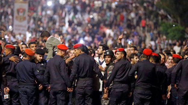 Police block off the prime minister's office