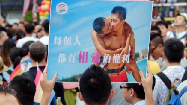 台灣每年都會舉行大規模的同志遊行。