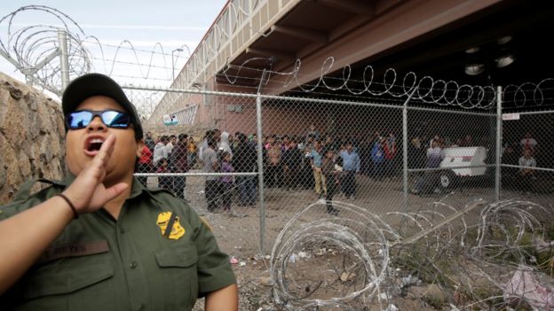 Instalación de las autoridades migratorias de EE.UU. para acoger migrantes en El Paso, Texas