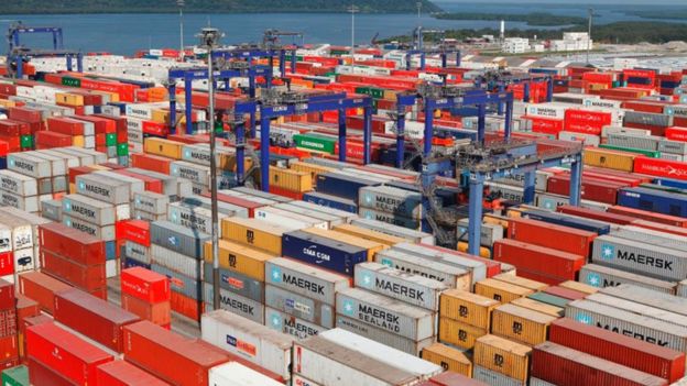 Conteineres de exportação e importação no Porto de Paranaguá