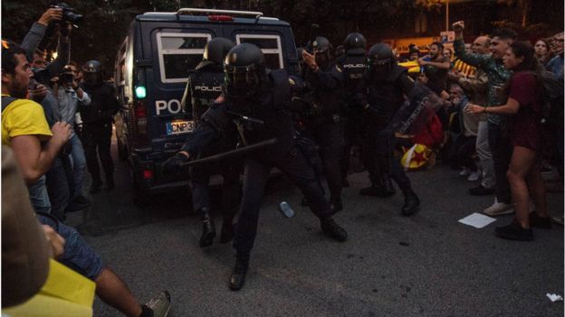 Protesta contra la policía en Barcelona