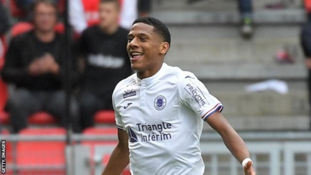 Monaco wamejiunga na AC Milan na Manchester United katika harakati za kusaini mkataba na Mfaransa Jean-Clair Todibo
