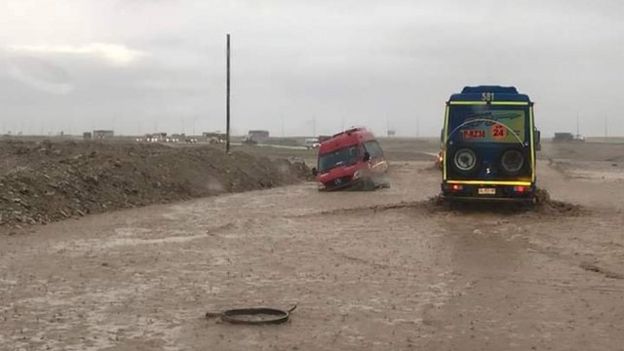 Carretera inundada en Chuquicamata, Chile