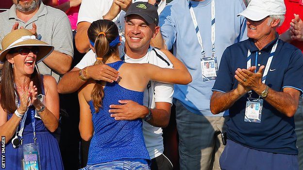 Leonard Azevedo hugging Catherine Bellis at the US Open in 2014