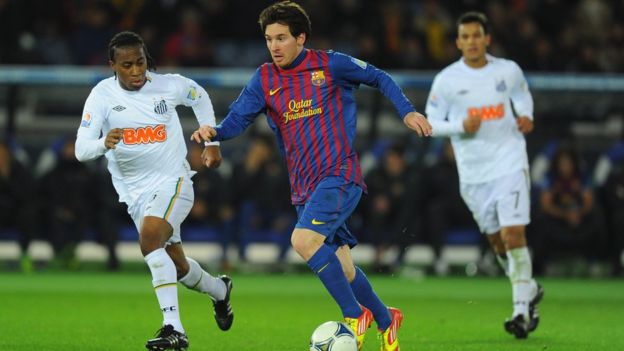 Messi con el Barcelona en la final frente al Santos brasileño.