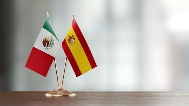 Banderas de México y España juntas