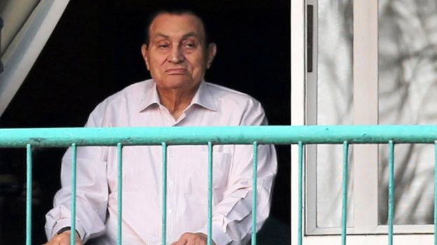 Ousted Egyptian president Hosni Mubarak looks towards his supporters outside the area where he is hospitalized during the celebrations of the 43rd anniversary of the 1973 Arab-Israeli war, at Maadi military hospital on the outskirts of Cairo on 6 October, 2016