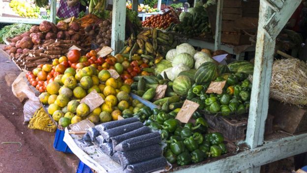 Frutas e legumes à venda em Havana