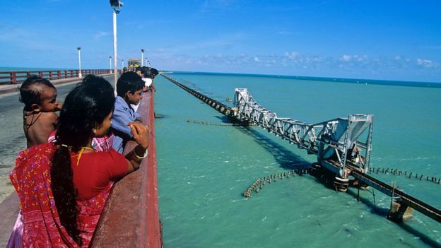 பாம்பன் அருகே புதிய எட்டு வழிப்பாலம்