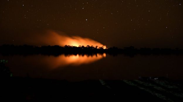 Fogo no Pantanal durante o período da noite