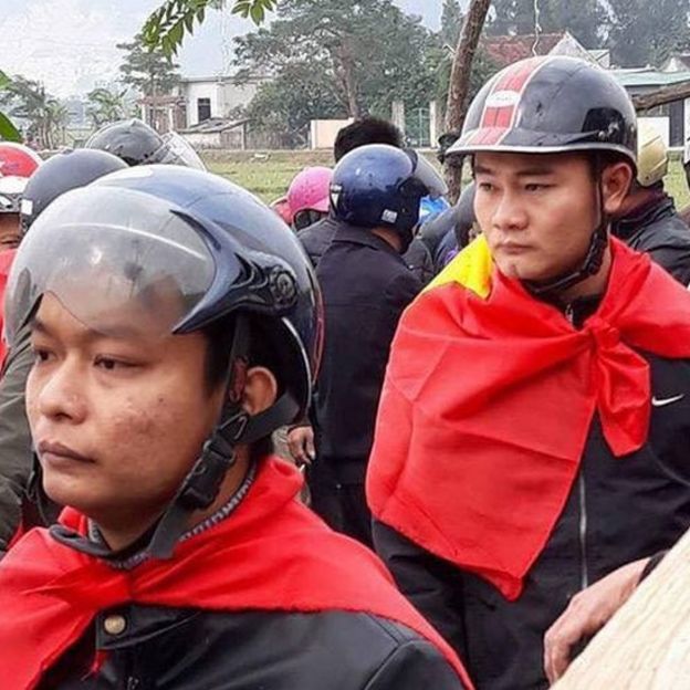 Image result for côn đồ đàn áp bà con Giáo dân kẻ Gai