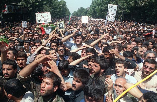 Manifestantes en Teherán en 1988