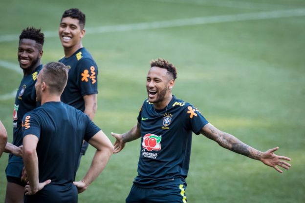 Neymar y jugadores de Brasil