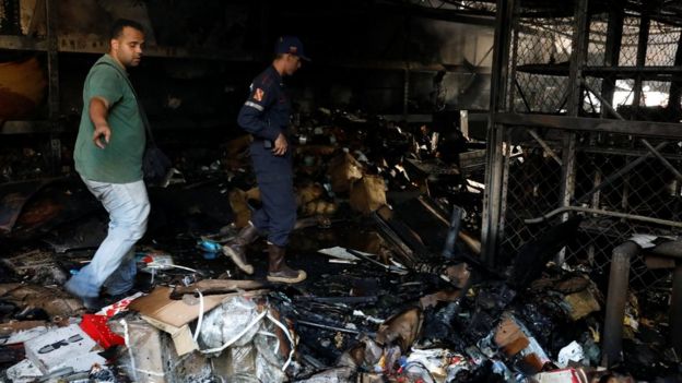 La sede de gobierno de Henrique Capriles se incendió parcialmente este sábado.