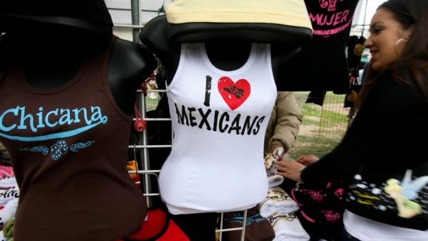 Camisetas celebrando a los chicanos y mexicanos