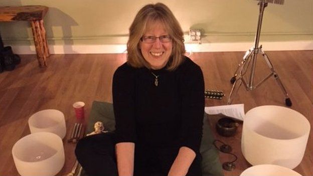 Geraldine Banes, yn ei stiwdio iechyd