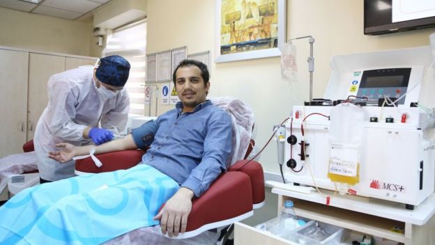 Doktor Kürşat Demir, 7 Nisan'da kan vererek Türkiye'deki ilk plazma bağışçısı oldu