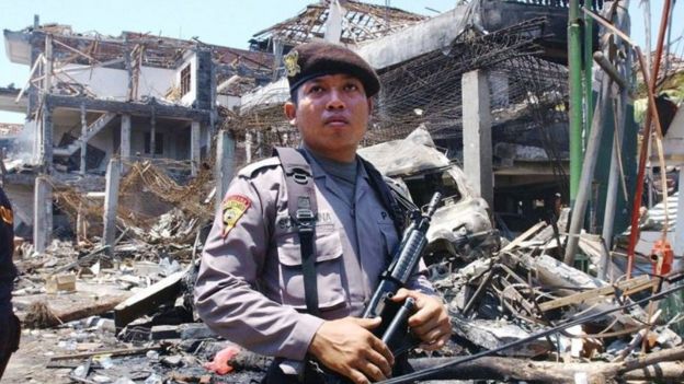 বালিতে ২০০২ সালের বোমা হামলায় বিধ্বস্ত নাইটক্লাব ।