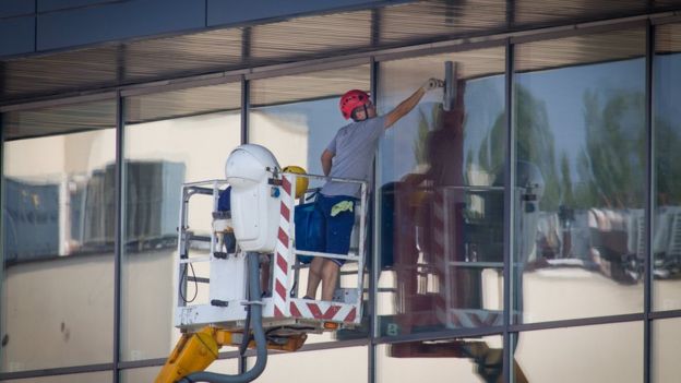 Мойщик окон в Быдгойще, Польша