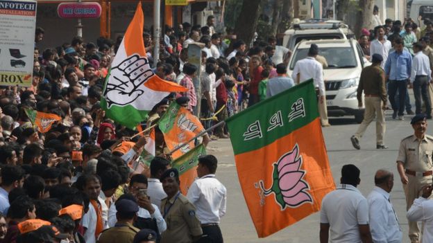 ভারতের প্রধান দুই দল ২০১৭ সালে গুজরাটে বিধান সভা নির্বাচনের সময় প্রচারণা চালাচ্ছে।
