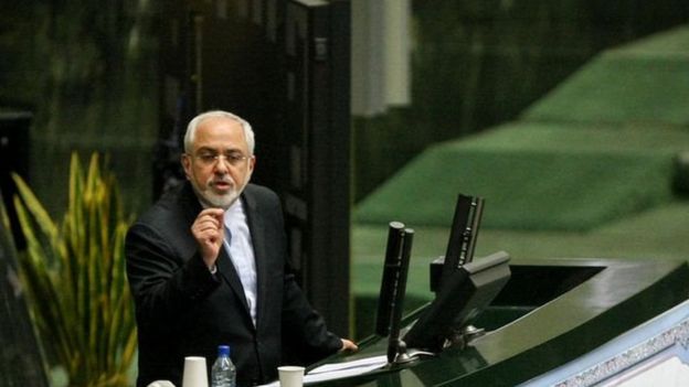 آقای ظریف در مجلس در پاسخ به انتقادهای تند نمایندگان گفت که منابع و محل قدرت در جهان در حال تغییر است و در این چرخش ایران هم باید با چین روابطش را تقویت کند